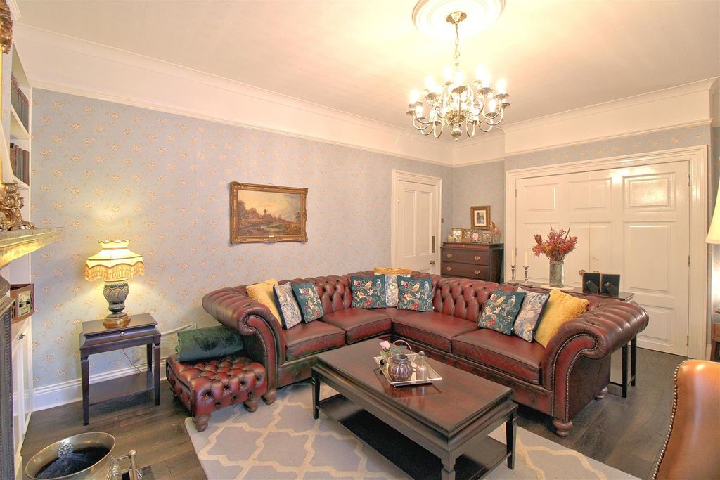 Property photo 3 of 52 Lounge