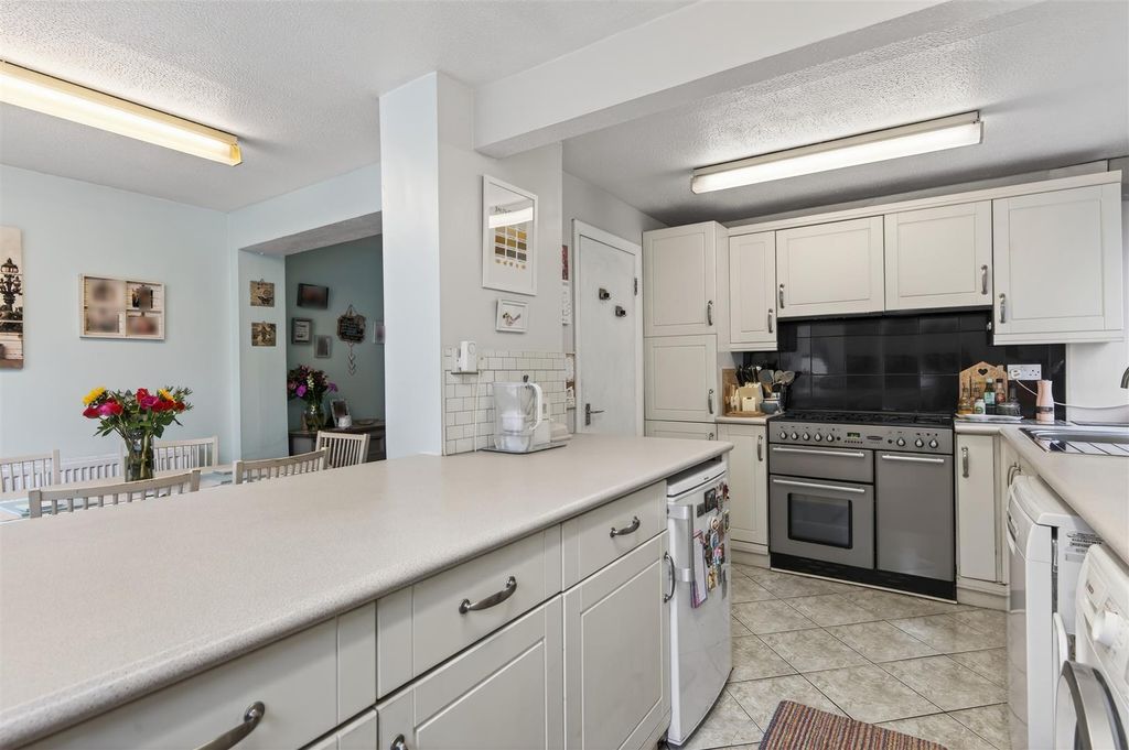 Property photo 3 of 15 8683998-Interior04.Jpg