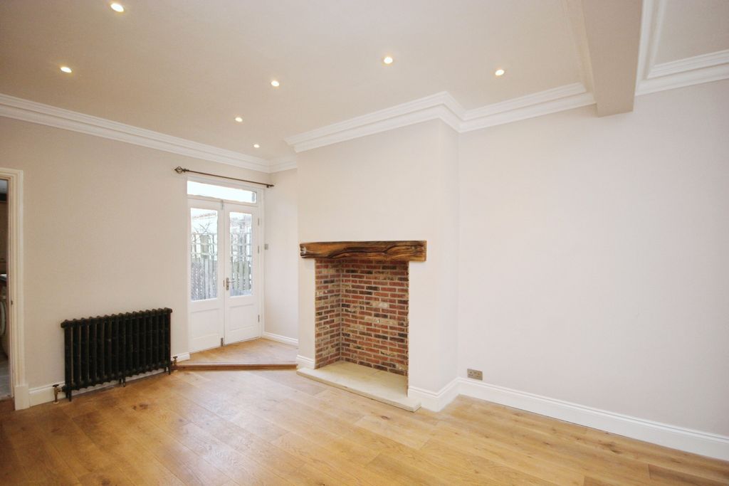Property photo 3 of 11