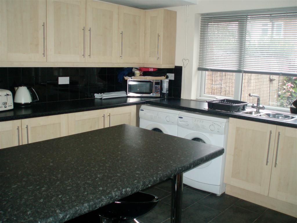 Property photo 2 of 6 Kitchen