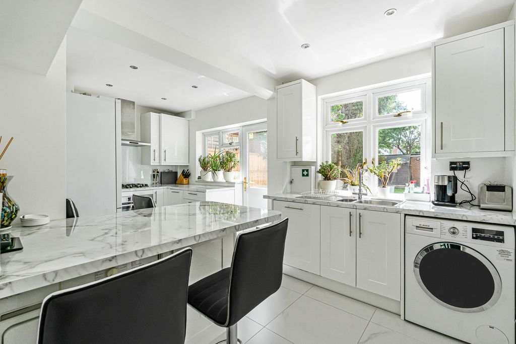 Property photo 2 of 16 Kitchen