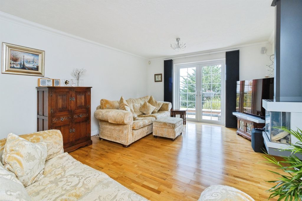 Property photo 3 of 15