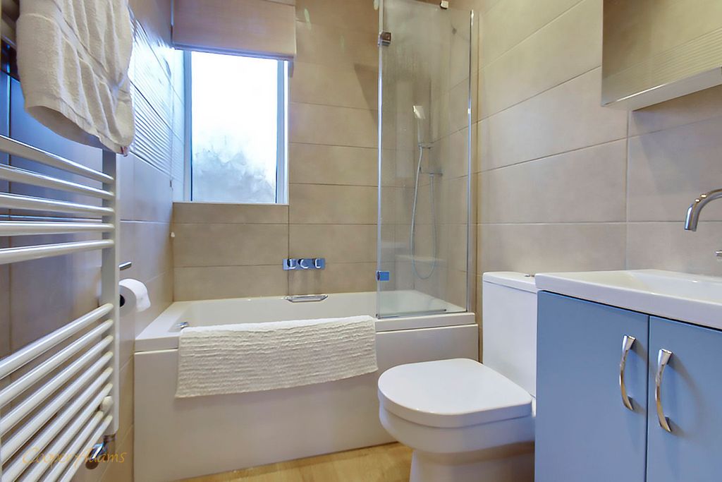 Property photo 3 of 21 Bathroom