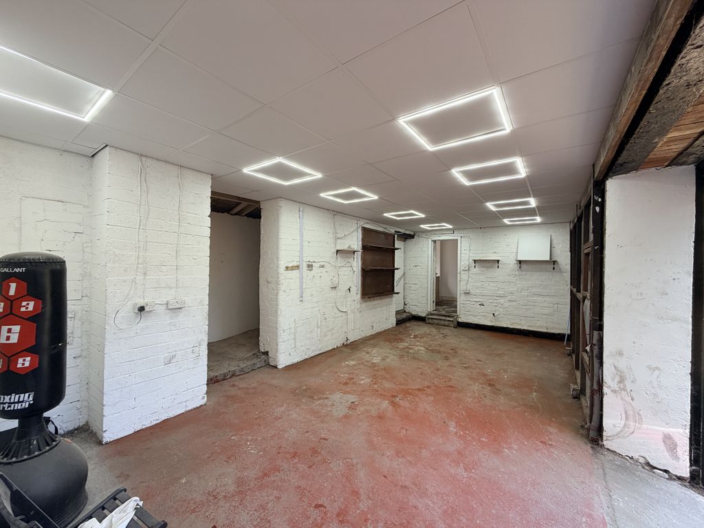 Property photo 3 of 12 Mainarea2
