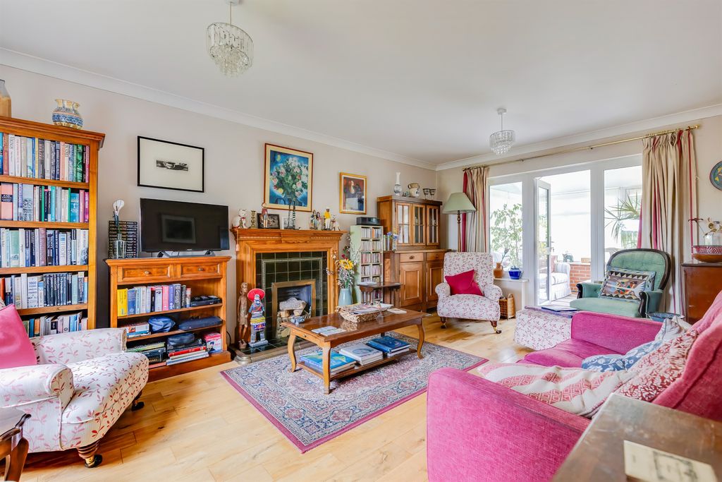 Property photo 3 of 33