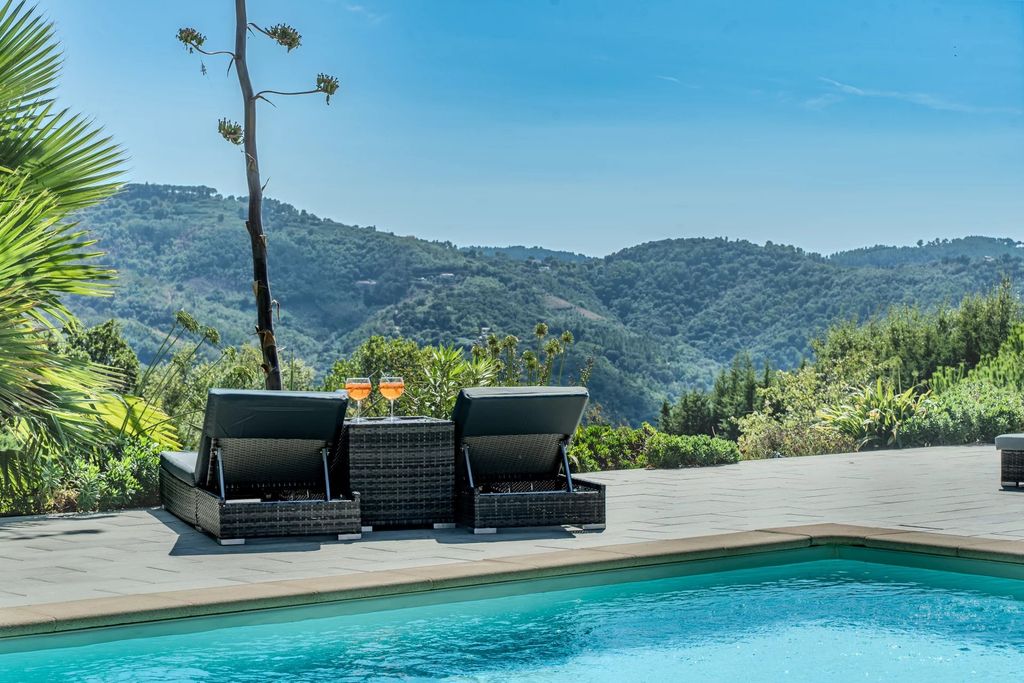 Property photo 2 of 43