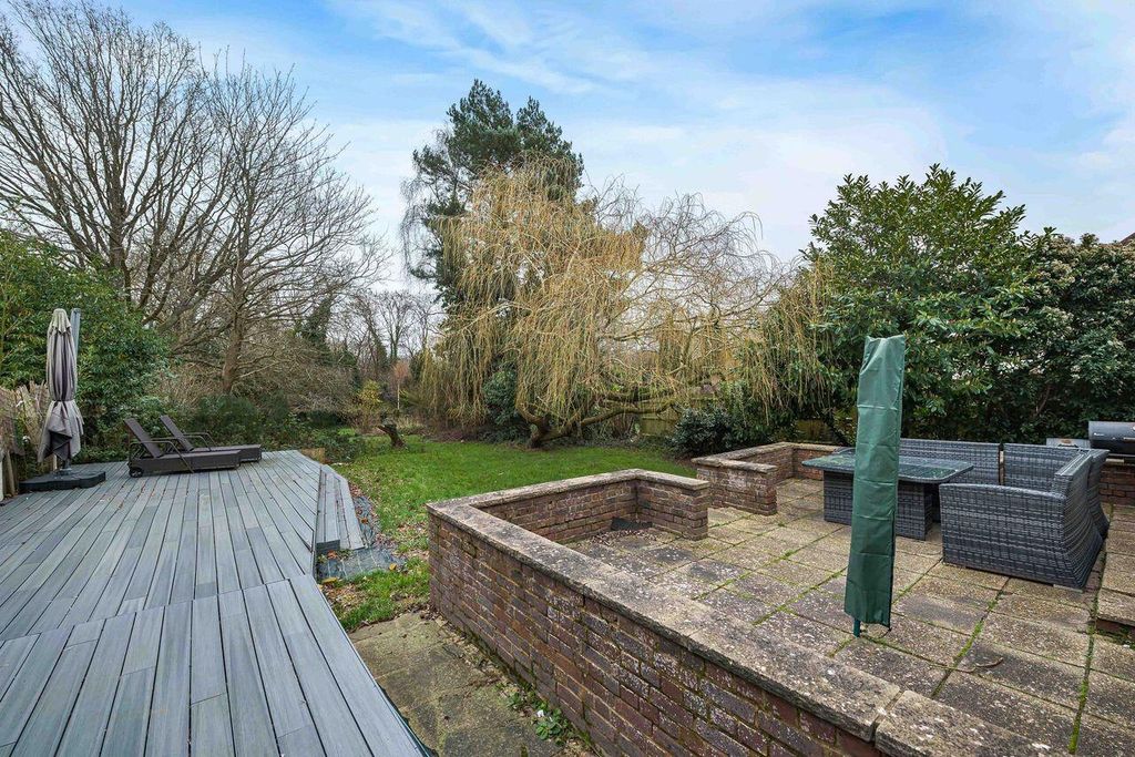 Property photo 2 of 40 Terrace / Patio