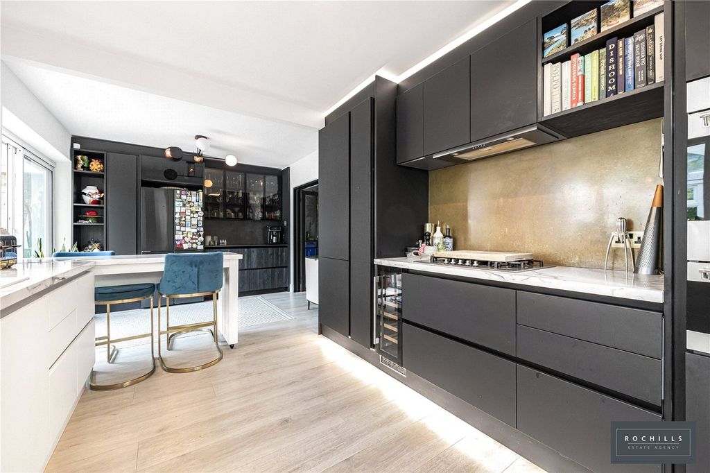 Property photo 1 of 32 Picture No. 15