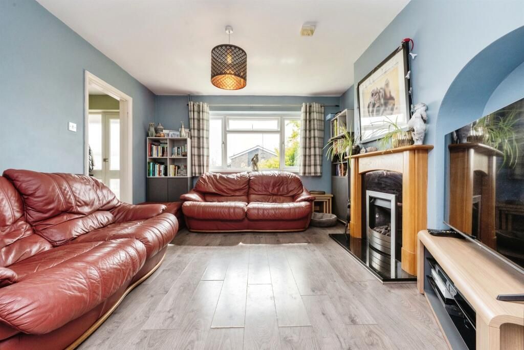 Property photo 3 of 12