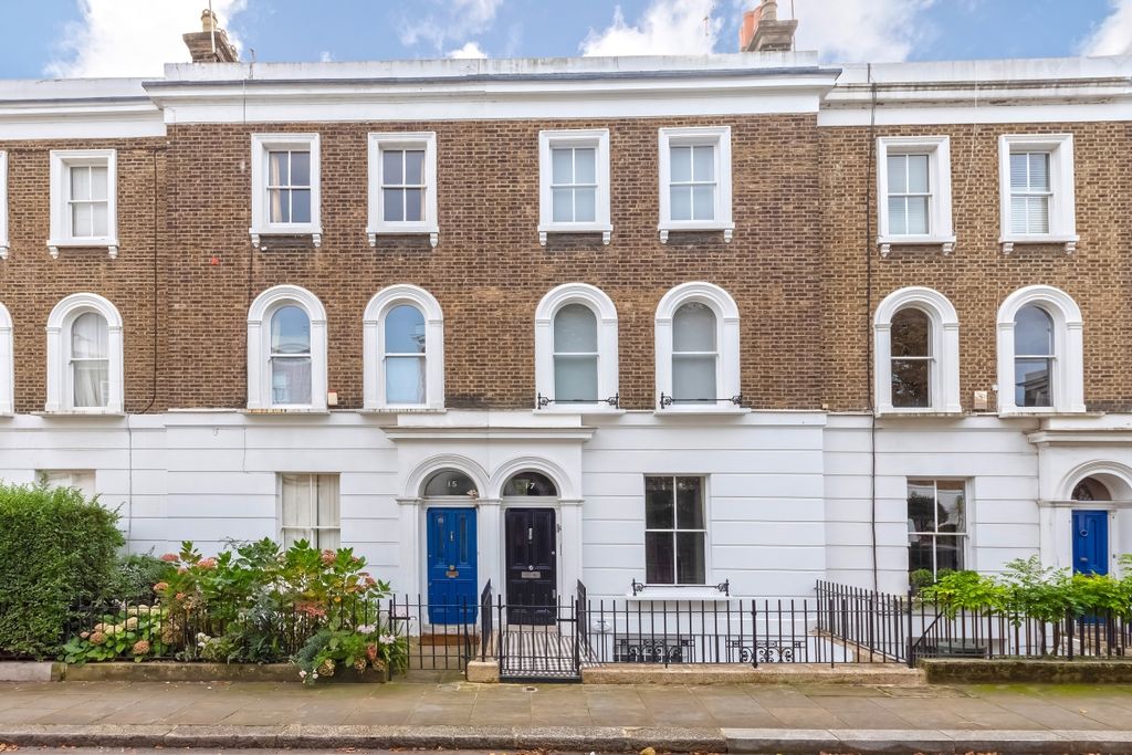 Property photo 1 of 24 Oakley Gardens - ...