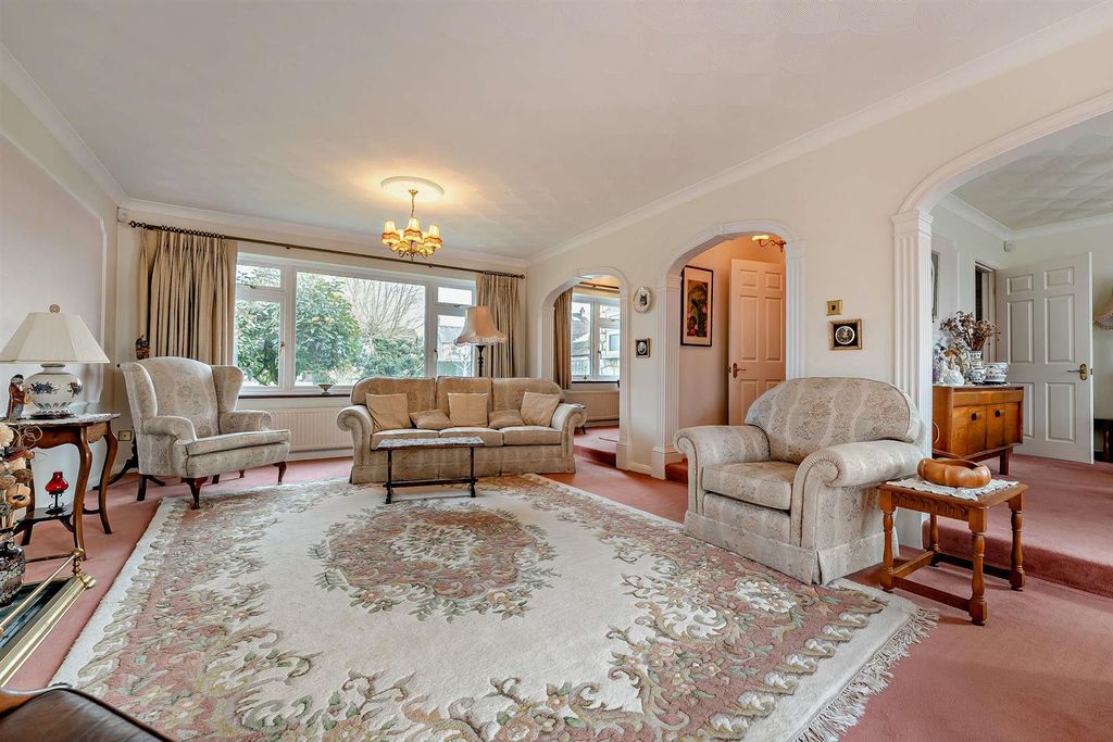 Property photo 3 of 24 8639437-Interior10-800.Jpg