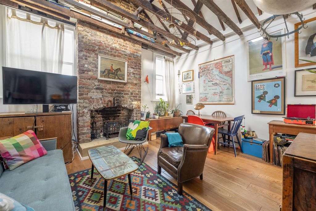 Property photo 3 of 18