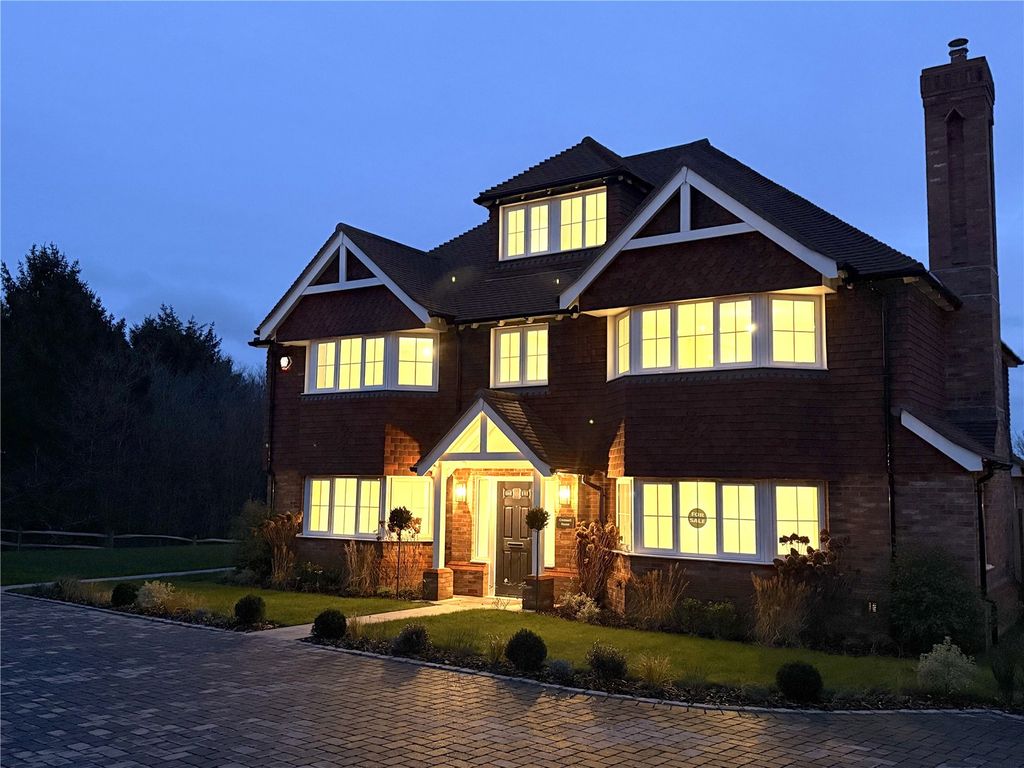 Property photo 1 of 16 Cromwell