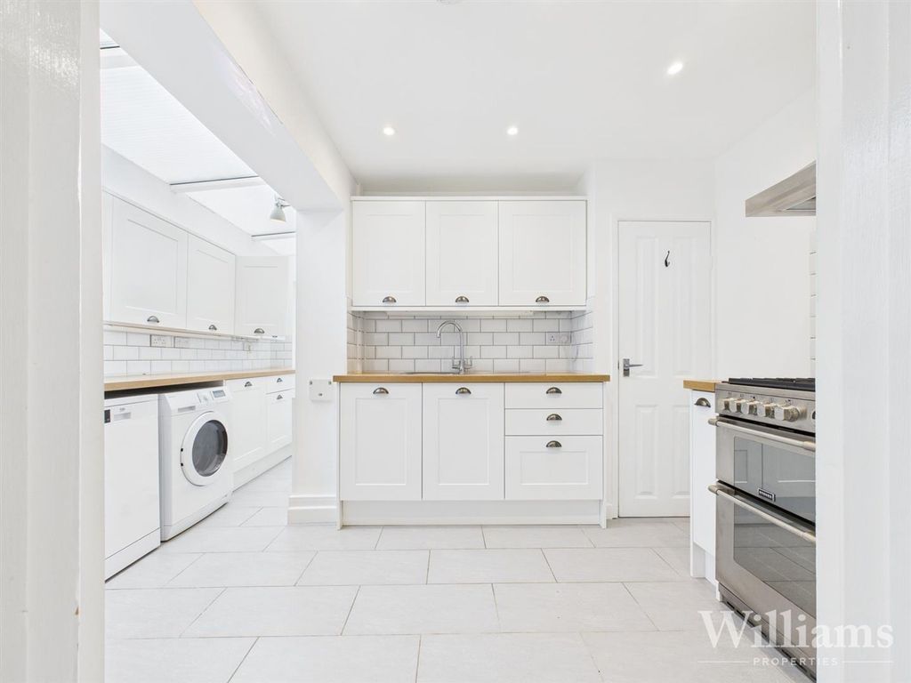 Property photo 3 of 16 Cam02861G0-Pr0505-Still024.Jpg