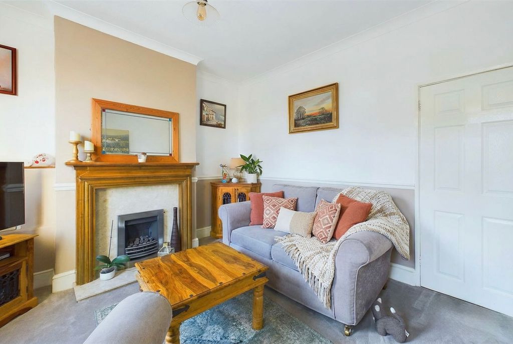 Property photo 2 of 17 Lounge