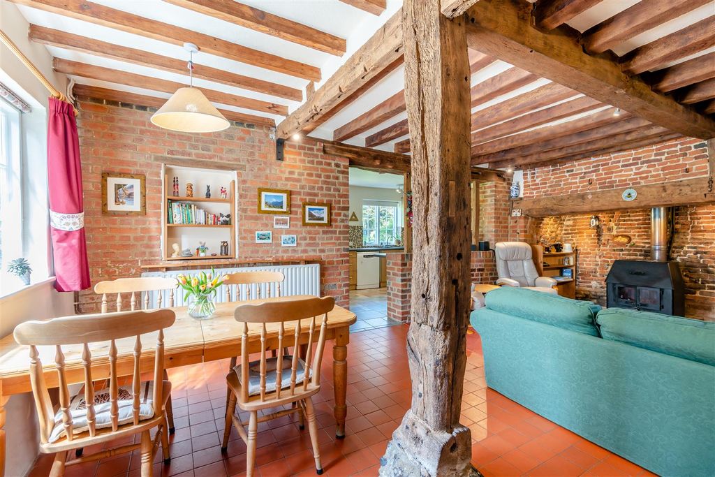 Property photo 3 of 34 8646162-Interior02.Jpg