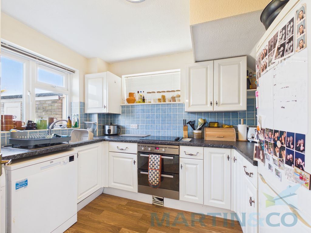 Property photo 2 of 11 Cam01059G0-Pr0352-Still001