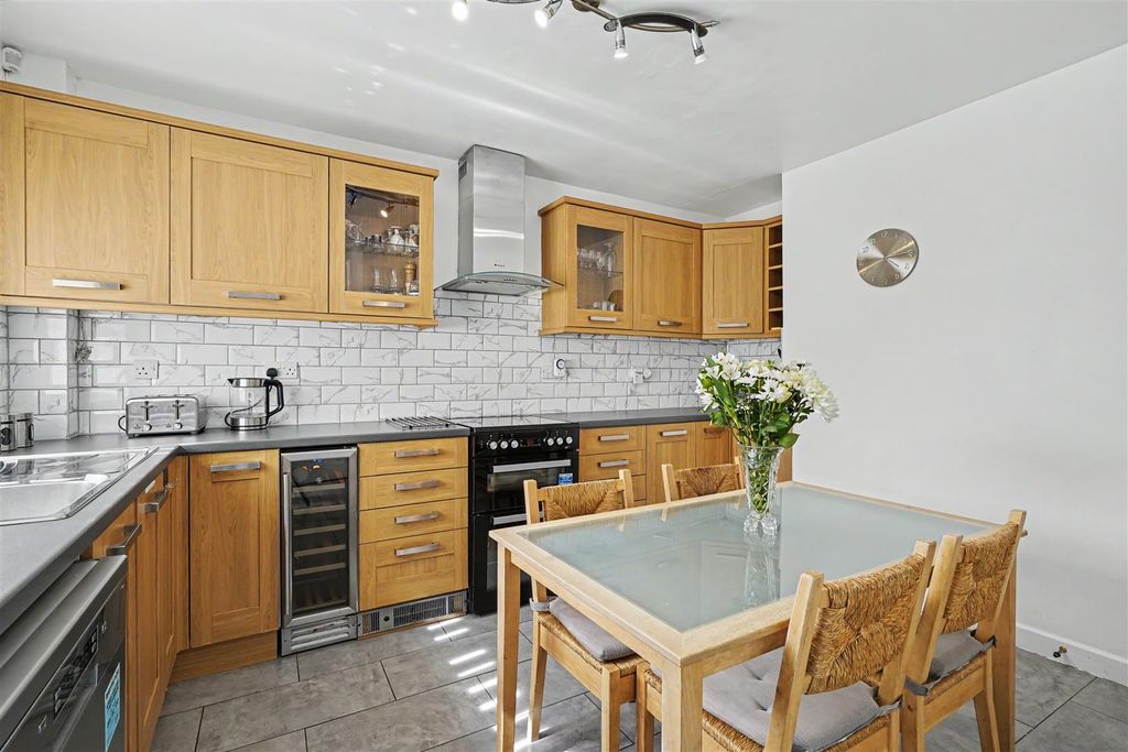 Property photo 3 of 21 Dining Kitchen