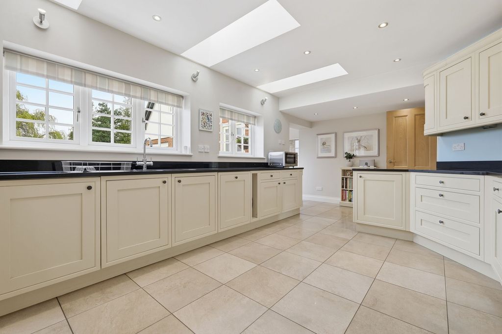 Property photo 3 of 26