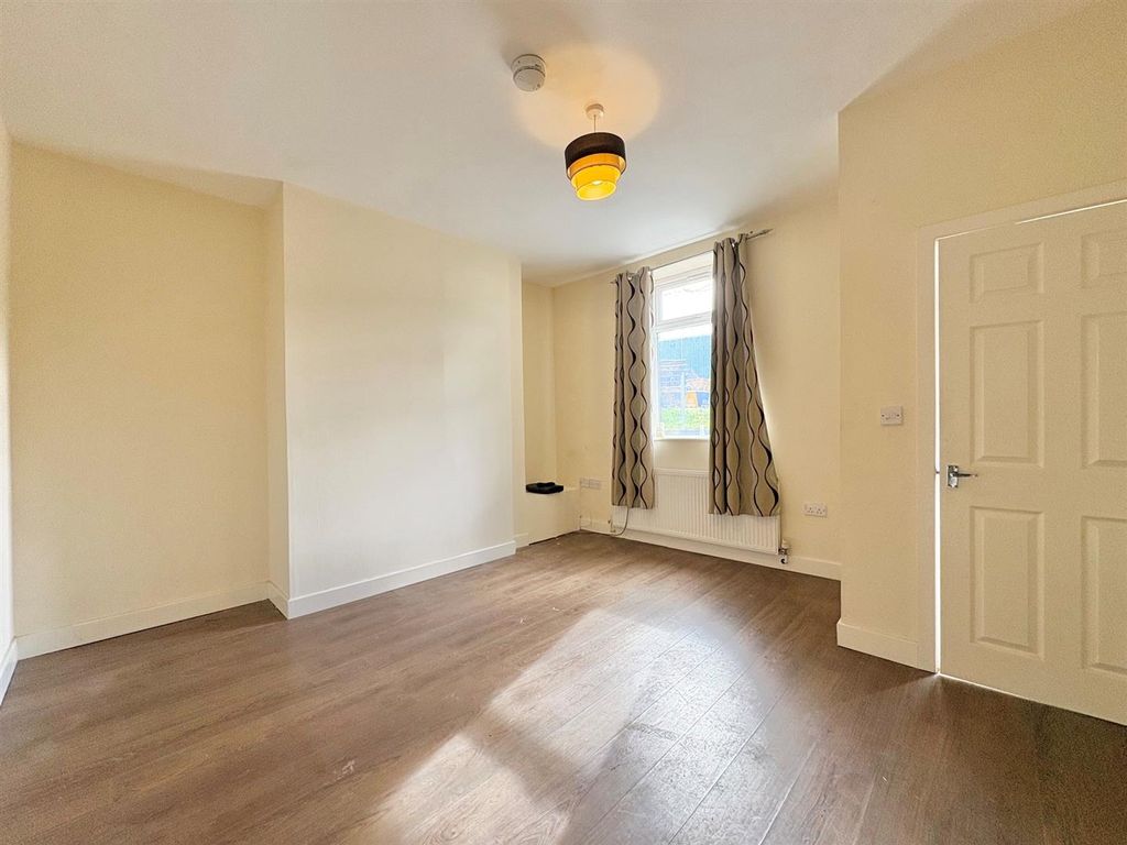 Property photo 2 of 7 Lounge.Jpg