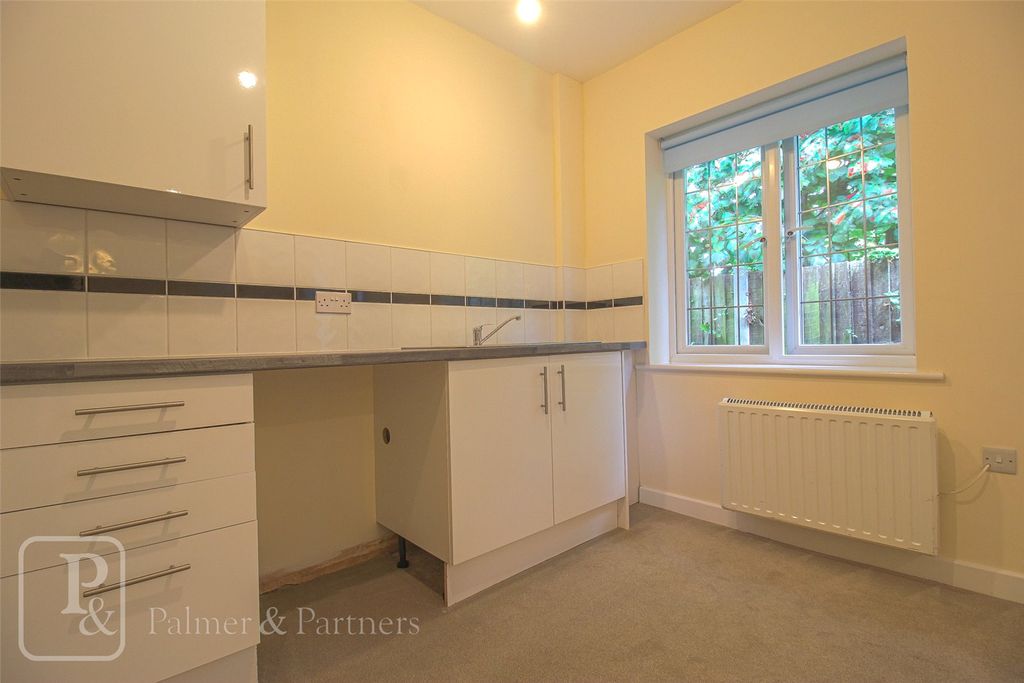 Property photo 3 of 23 Kitchen