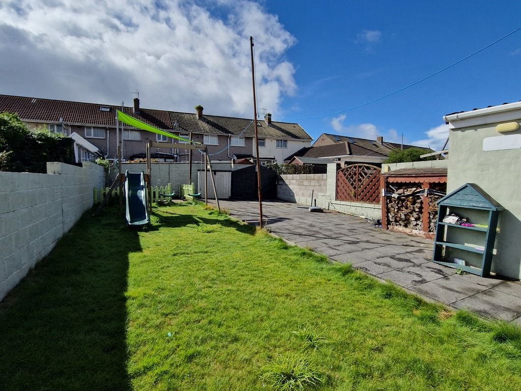 Property photo 2 of 25