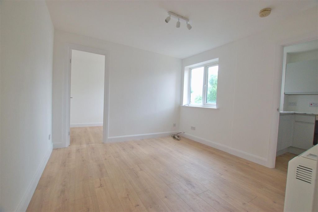 Property photo 1 of 6 Lounge1_Inpixio.Jpg