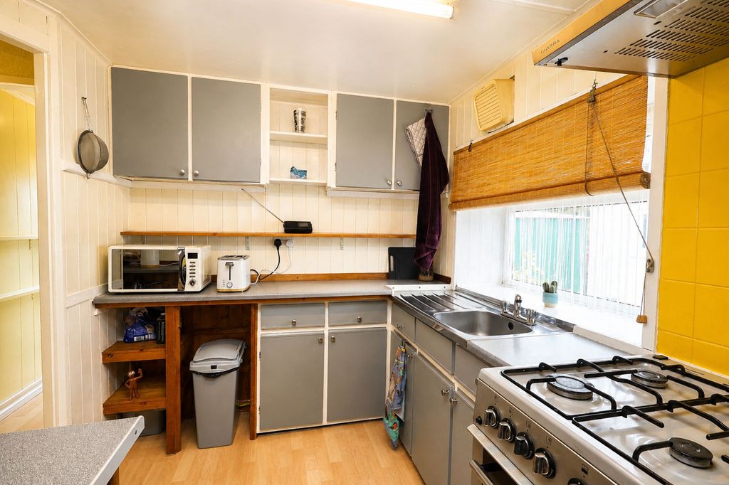 Property photo 3 of 14 Kitchen