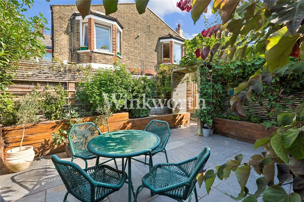 Property photo 2 of 16 Picture No. 12
