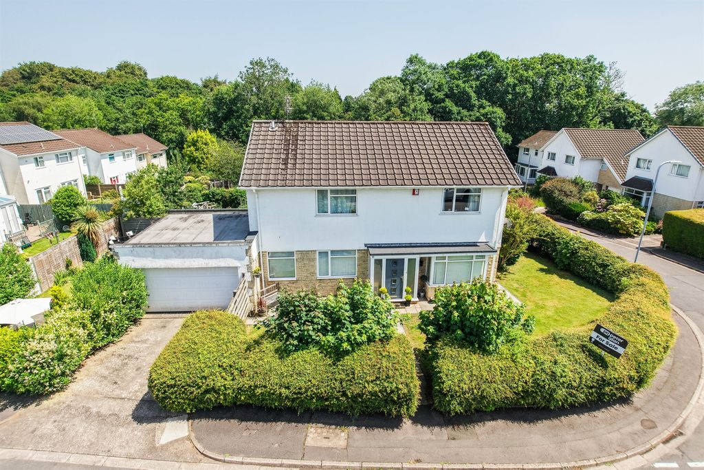 Property photo 1 of 28