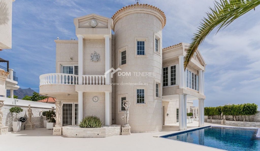 Property photo 1 of 50 Villa With Pool, La Caleta
