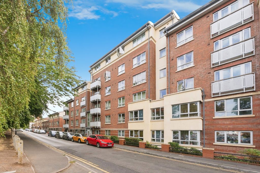 Property photo 2 of 17 Photo