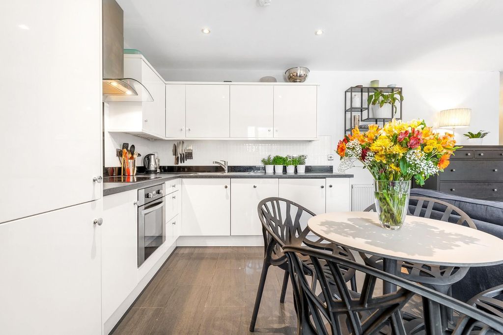 Property photo 2 of 17 Kitchen (2)