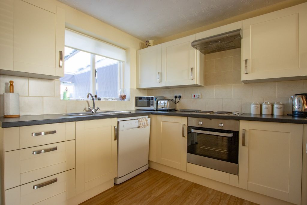 Property photo 3 of 18 3990388