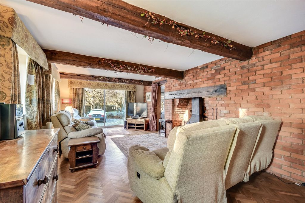 Property photo 2 of 20 Lounge