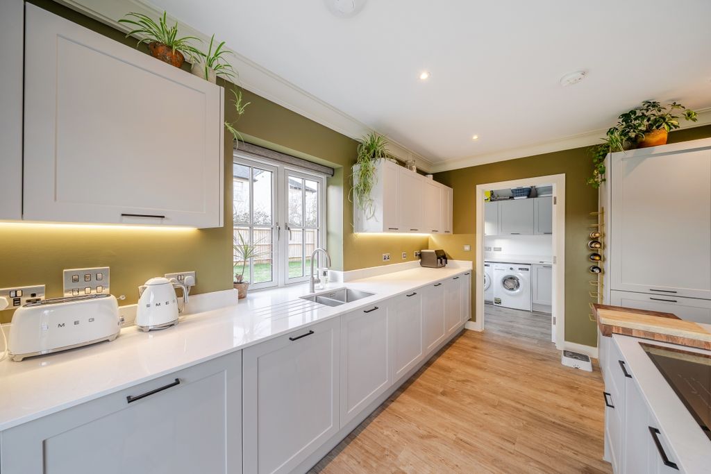 Property photo 3 of 18 1396029-22-695E82...