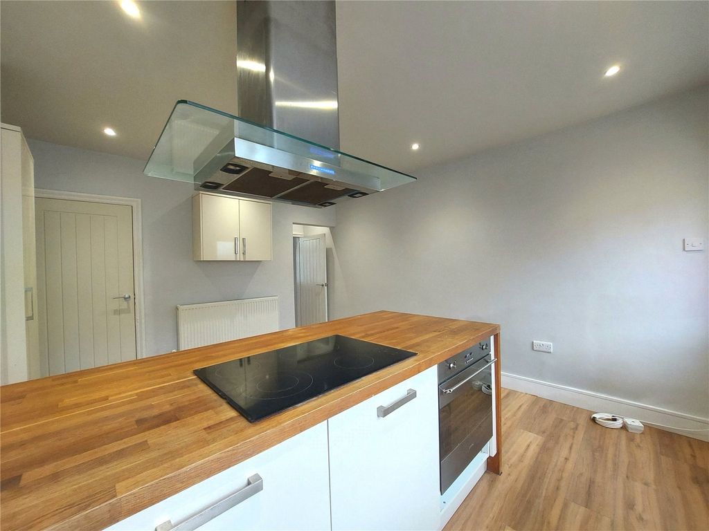 Property photo 3 of 12 Kitchen/Diner