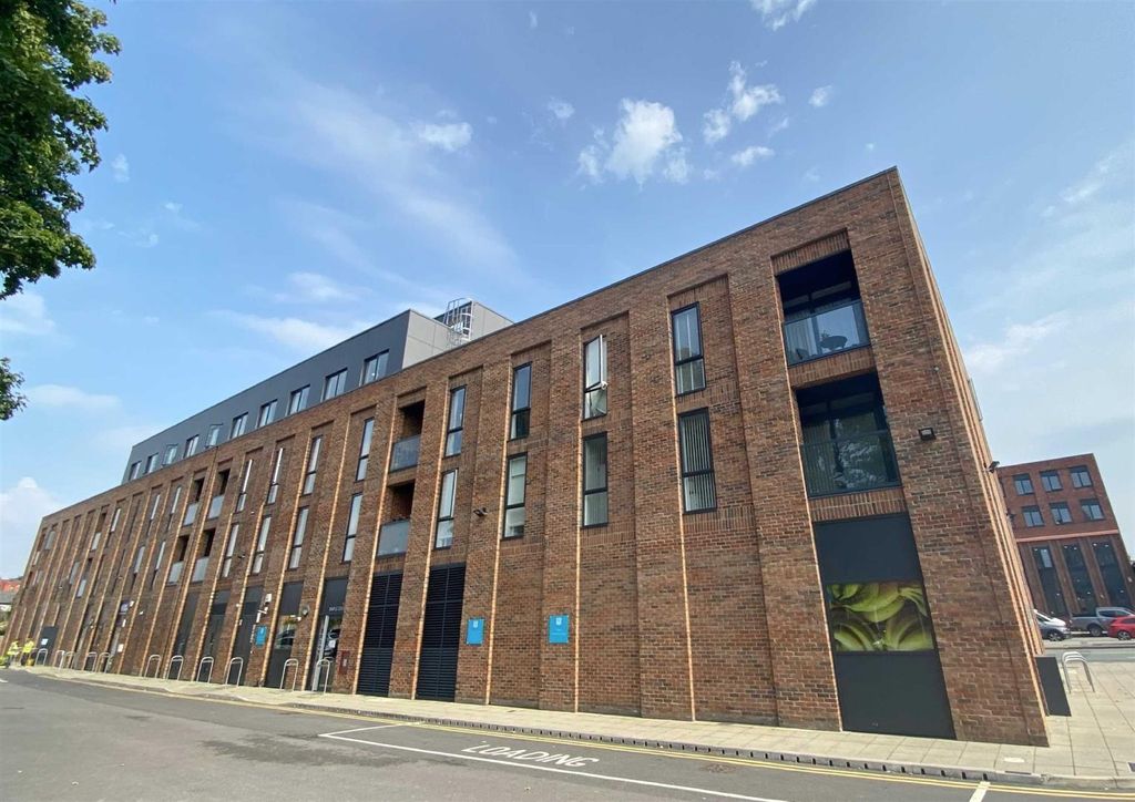 Property photo 1 of 11