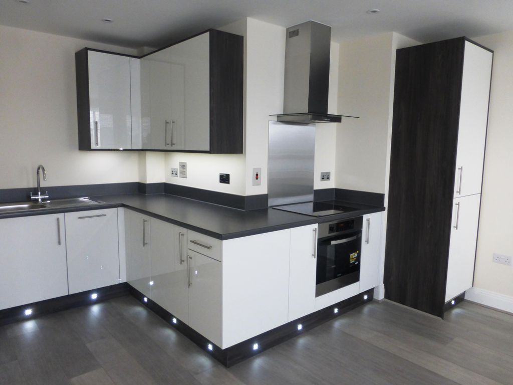 Property photo 3 of 18 Kitchen