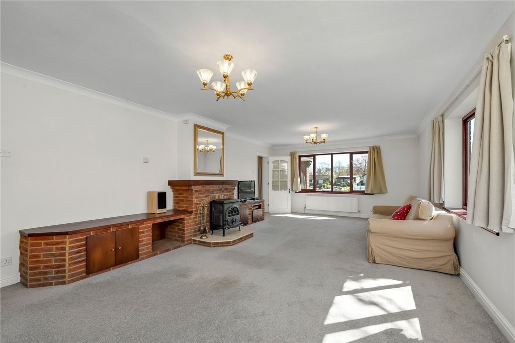 Property photo 3 of 18 Living Room