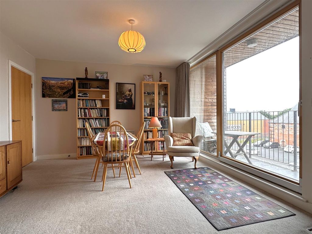 3 bed flat for saleThe Roundhead Building, Warwick Brewery, Newark NG24 photo 5