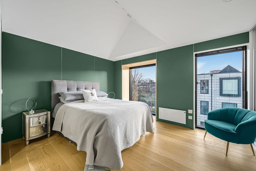 Property photo 3 of 60