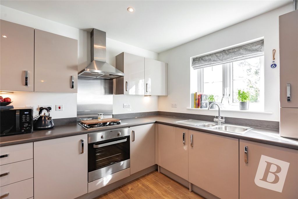 Property photo 3 of 19 Kitchen