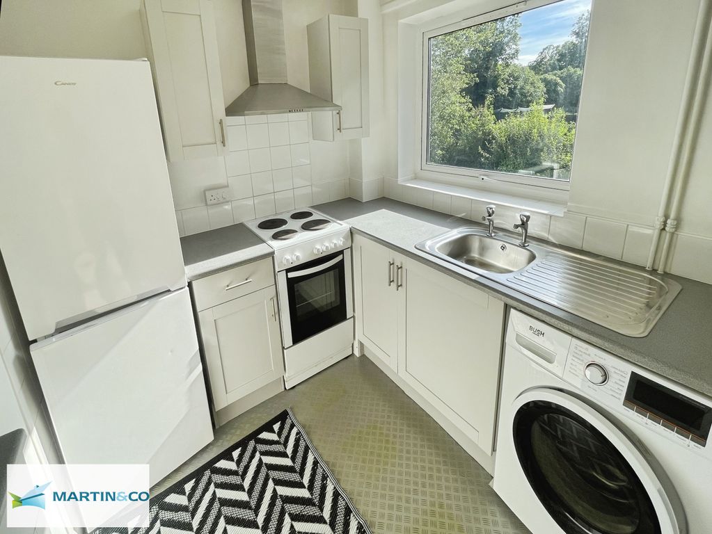 Property photo 3 of 9 Kitchen