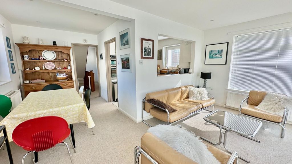 Property photo 2 of 27