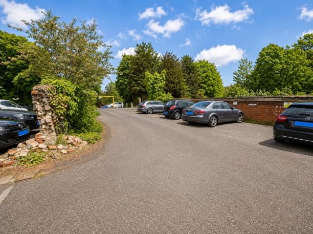 Property photo 3 of 9 Parking