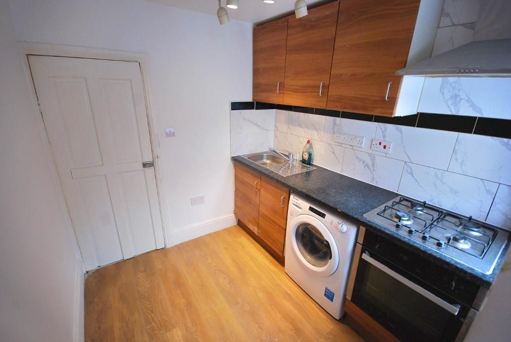 Property photo 2 of 6 Kitchen