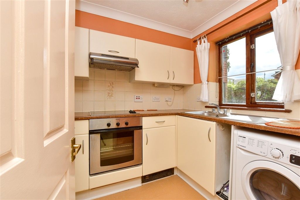 Property photo 3 of 9 Kitchen