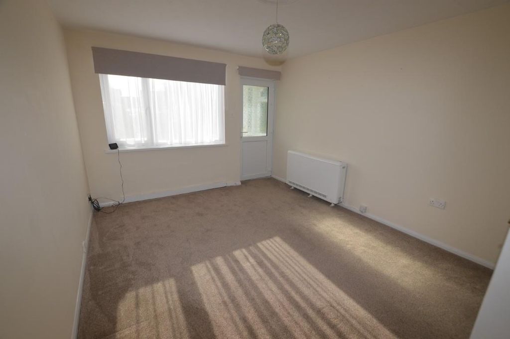 Property photo 3 of 10 Dsc_0003 (Medium).Jpg