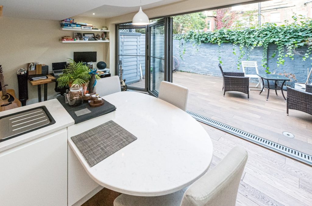Property photo 2 of 23 5107323